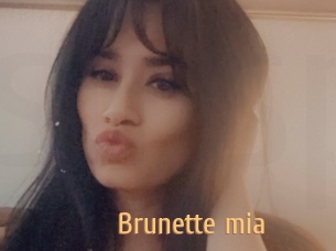 Brunette_mia