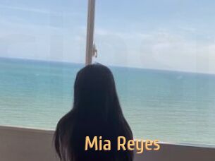 Mia_Reyes