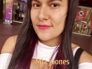 Mia_joones