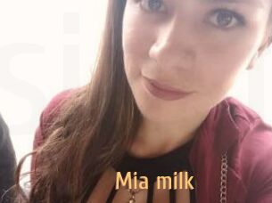 Mia_milk